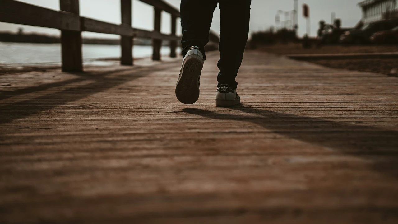 Camminare per pancia sgonfia: minuti consigliati e orari migliori secondo gli esperti Camminare per pancia sgonfia: minuti consigliati e orari migliori secondo gli esperti