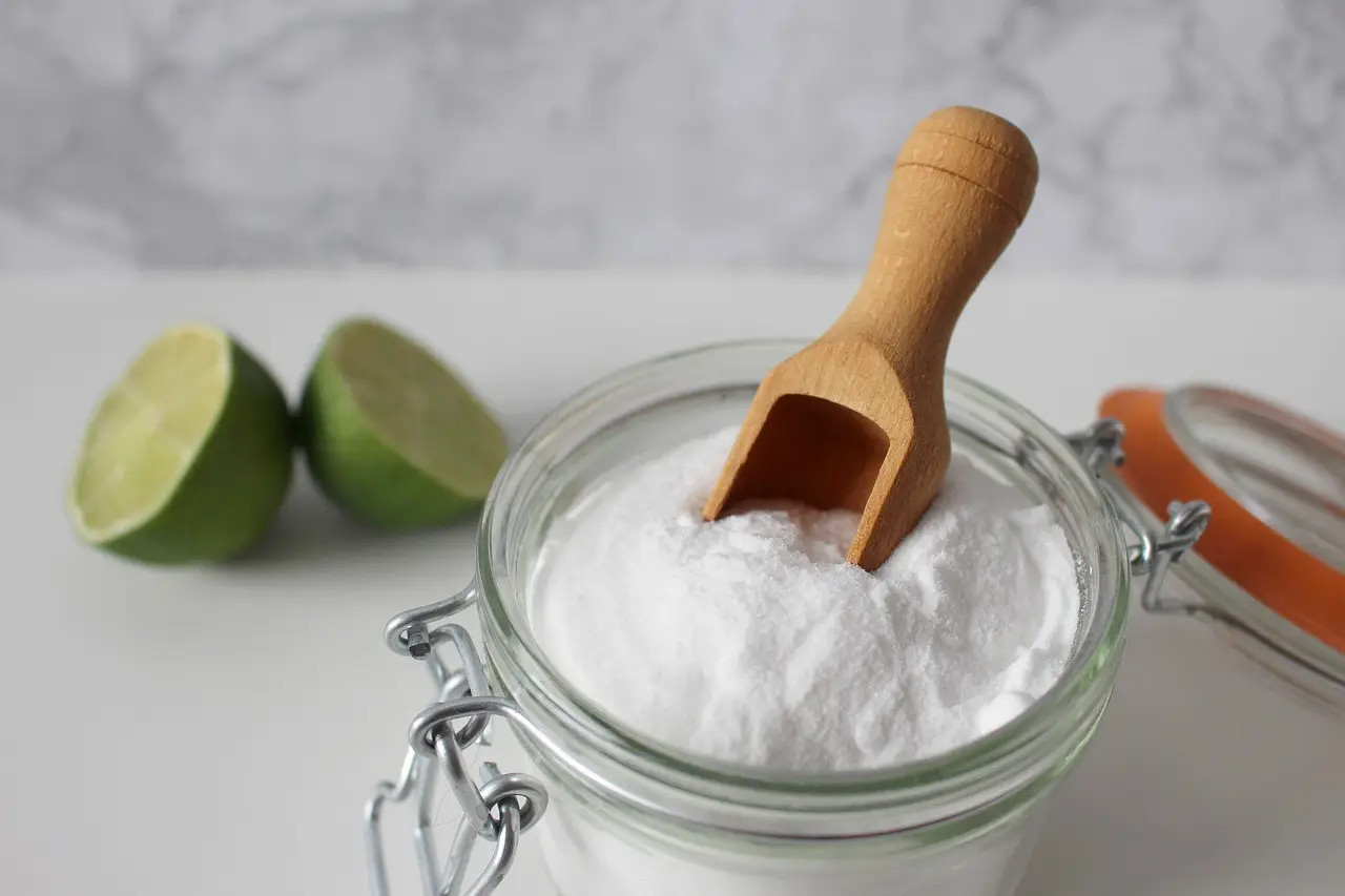 Bicarbonato nel lavello della cucina: ecco cosa succede se lo usi ogni sera Bicarbonato nel lavello della cucina: ecco cosa succede se lo usi ogni sera