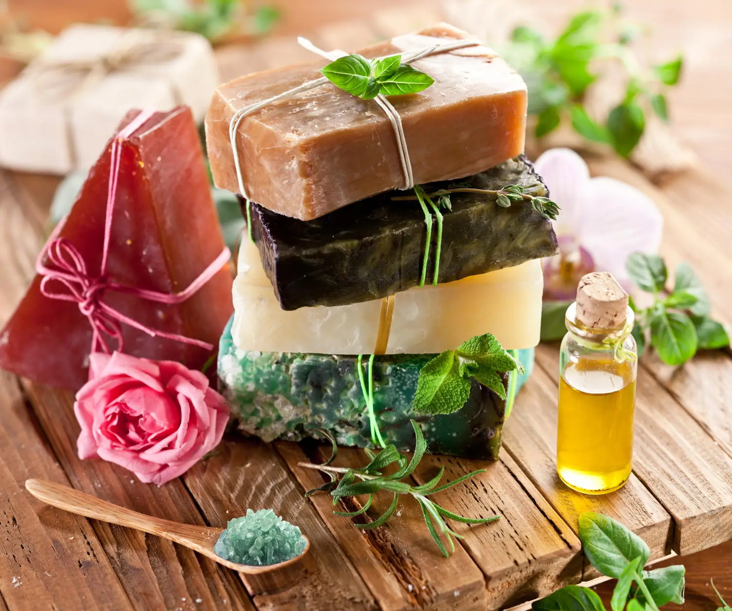 Sapone di Marsiglia per i vetri: il metodo che lascia tutto brillante senza aloni Sapone di Marsiglia per i vetri: il metodo che lascia tutto brillante senza aloni