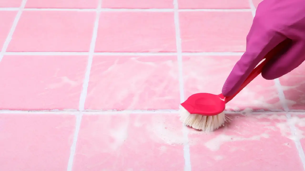 Come eliminare la muffa dalle fughe delle piastrelle con un solo rimedio naturale Come eliminare la muffa dalle fughe delle piastrelle con un solo rimedio naturale