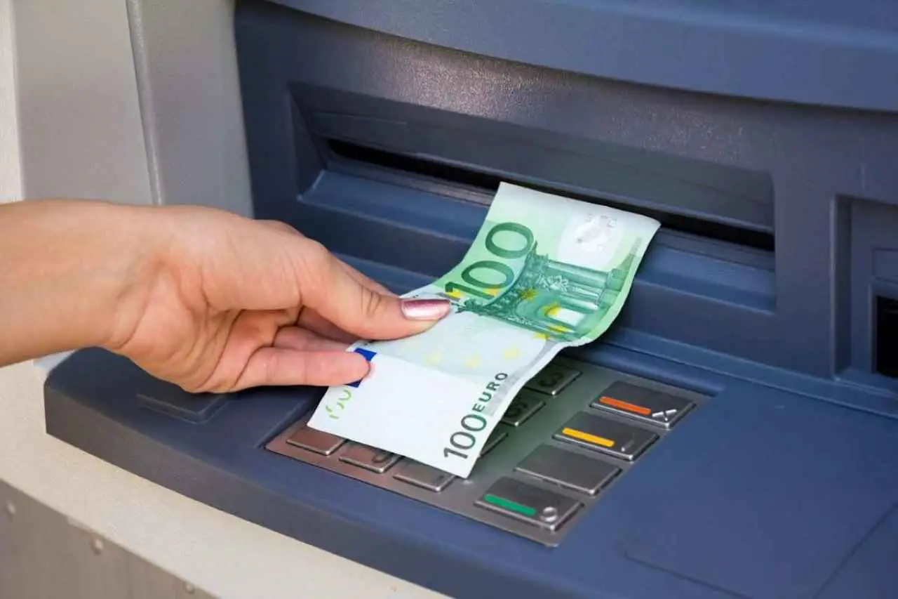 Nuove soglie giornaliere per i prelievi di contante: verificare subito il tuo limite Nuove soglie giornaliere per i prelievi di contante: verificare subito il tuo limite