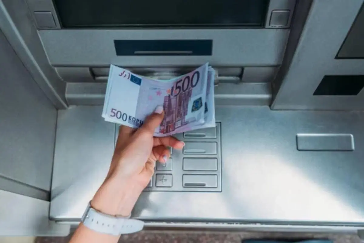 Prelievi bancomat e sicurezza: quali comportamenti adottare secondo le nuove direttive Prelievi bancomat e sicurezza: quali comportamenti adottare secondo le nuove direttive