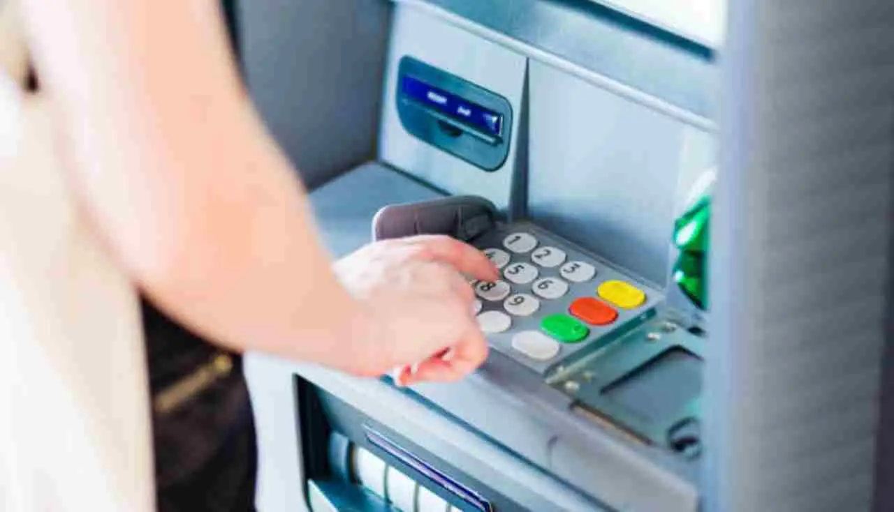 Prelievi bancomat e sicurezza: quali comportamenti adottare secondo le nuove direttive Prelievi bancomat e sicurezza: quali comportamenti adottare secondo le nuove direttive