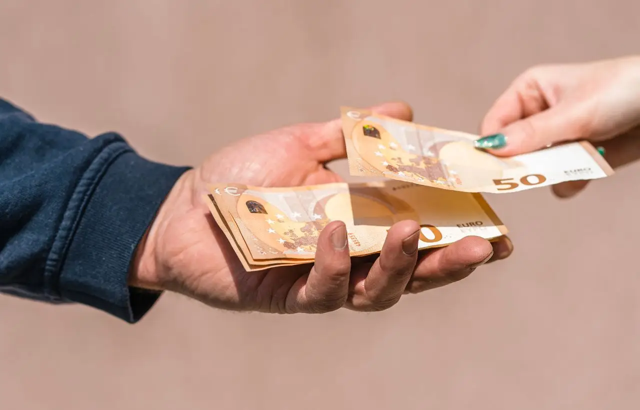 Verifica la nuova procedura di controllo per grandi prelievi di contante dalla banca Verifica la nuova procedura di controllo per grandi prelievi di contante dalla banca