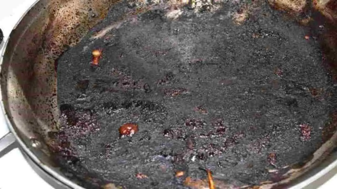Come eliminare l’odore di fritto in casa: il trucco che usano nei ristoranti Come eliminare l’odore di fritto in casa: il trucco che usano nei ristoranti