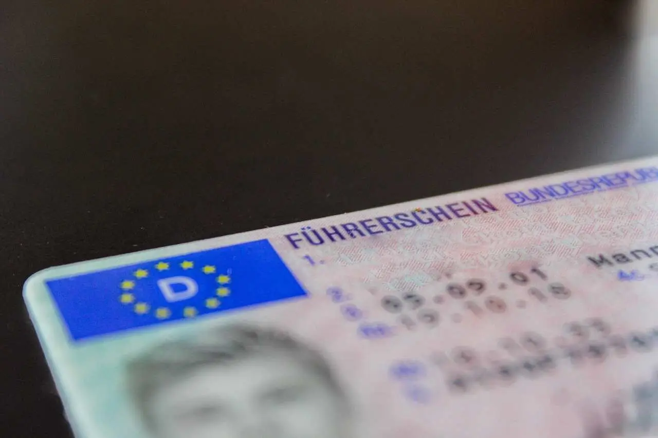 Patente over 70, l’età limite secondo l’Europa: sei tra quelli che rischiano? Patente over 70, l’età limite secondo l’Europa: sei tra quelli che rischiano?