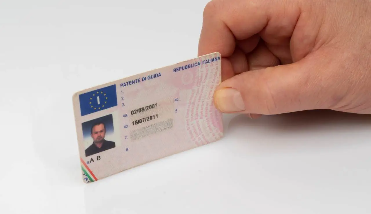 Patente over 70, l’età limite secondo l’Europa: sei tra quelli che rischiano? Patente over 70, l’età limite secondo l’Europa: sei tra quelli che rischiano?