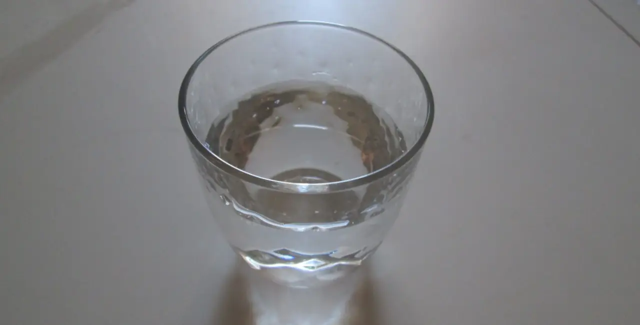 Acqua leggermente salata al mattino: ecco come aiuta la digestione Acqua leggermente salata al mattino: ecco come aiuta la digestione