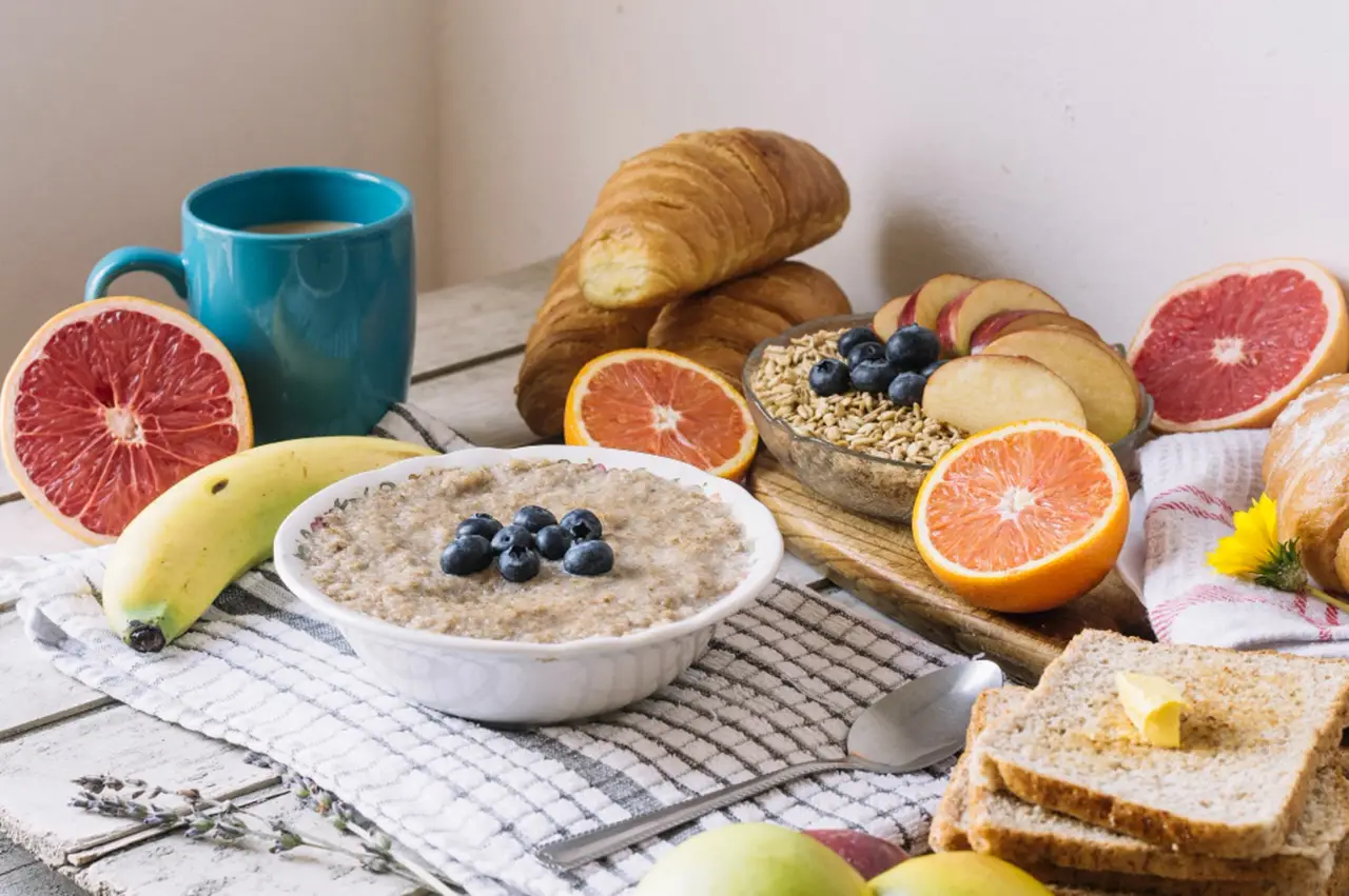 Colazione anti-gonfiore: la combinazione ideale per iniziare giugno senza pesantezza Colazione anti-gonfiore: la combinazione ideale per iniziare giugno senza pesantezza