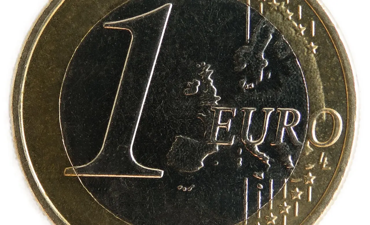 Moneta da 1 € con questo simbolo: se ce l’hai in casa vale una fortuna Moneta da 1 € con questo simbolo: se ce l’hai in casa vale una fortuna