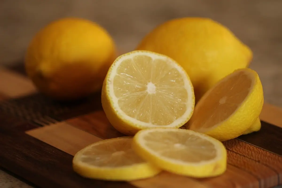 Come usare il limone per togliere l’odore di fritto: il rimedio naturale più veloce Come usare il limone per togliere l’odore di fritto: il rimedio naturale più veloce