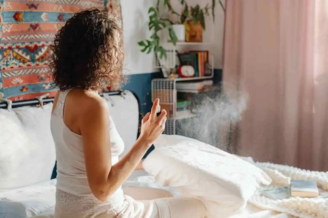 Borotalco nel letto: ecco il motivo per cui dovresti provarlo almeno una volta Borotalco nel letto: ecco il motivo per cui dovresti provarlo almeno una volta