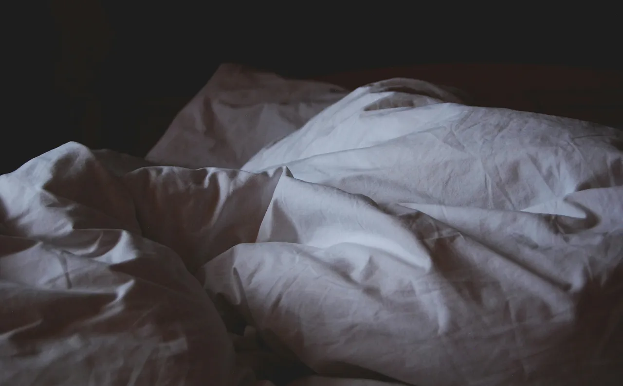 Borotalco nel letto: ecco il motivo per cui dovresti provarlo almeno una volta Borotalco nel letto: ecco il motivo per cui dovresti provarlo almeno una volta