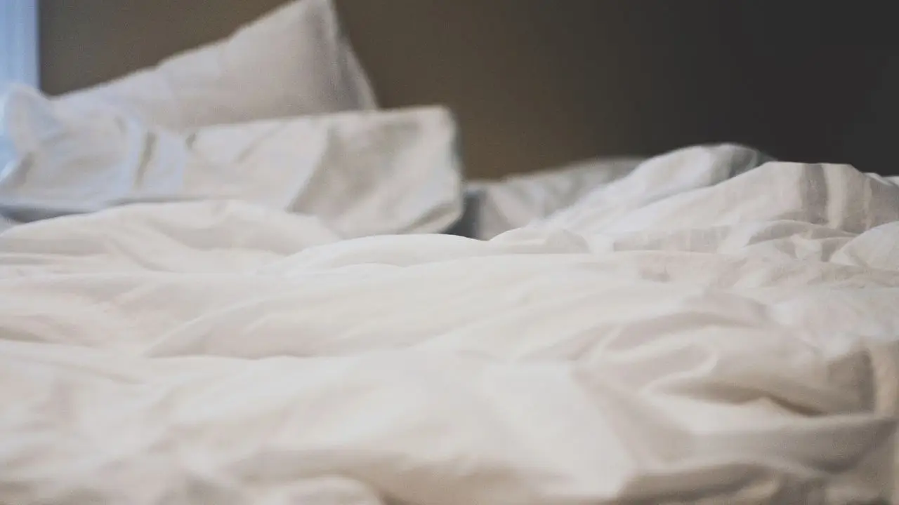 Borotalco nel letto: ecco il motivo per cui dovresti provarlo almeno una volta Borotalco nel letto: ecco il motivo per cui dovresti provarlo almeno una volta