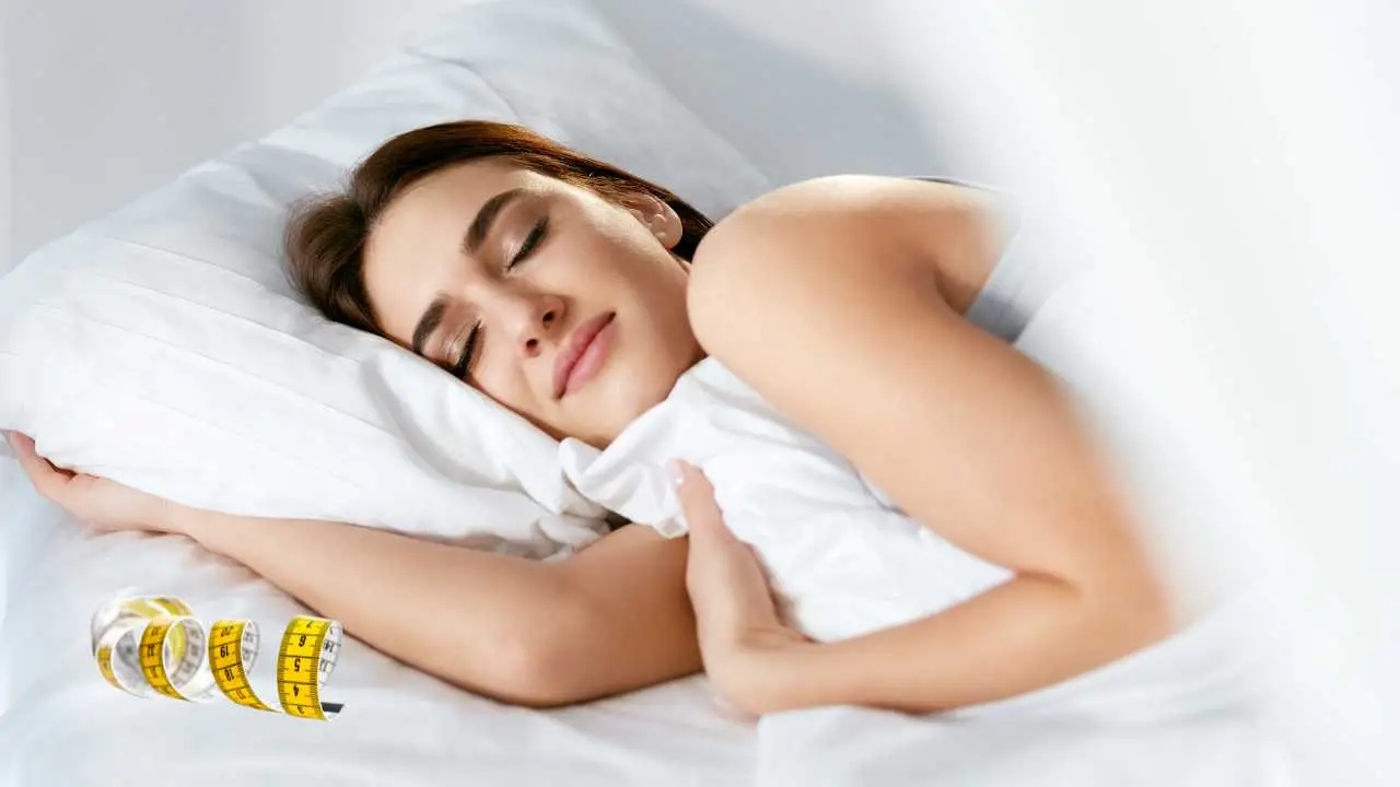 Come dormire bene anche con il caldo: il trucco con l’acqua tiepida Come dormire bene anche con il caldo: il trucco con l’acqua tiepida