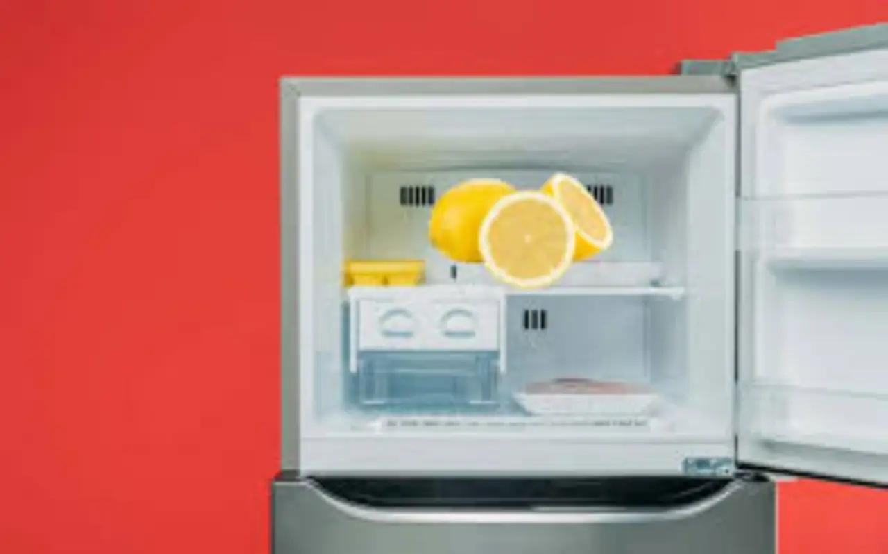 Cattivi odori nel frigorifero? Usa il limone e risolvi senza prodotti chimici Cattivi odori nel frigorifero? Usa il limone e risolvi senza prodotti chimici