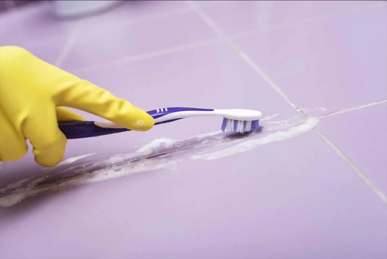 Come eliminare la muffa dalle fughe delle piastrelle con un solo rimedio naturale Come eliminare la muffa dalle fughe delle piastrelle con un solo rimedio naturale