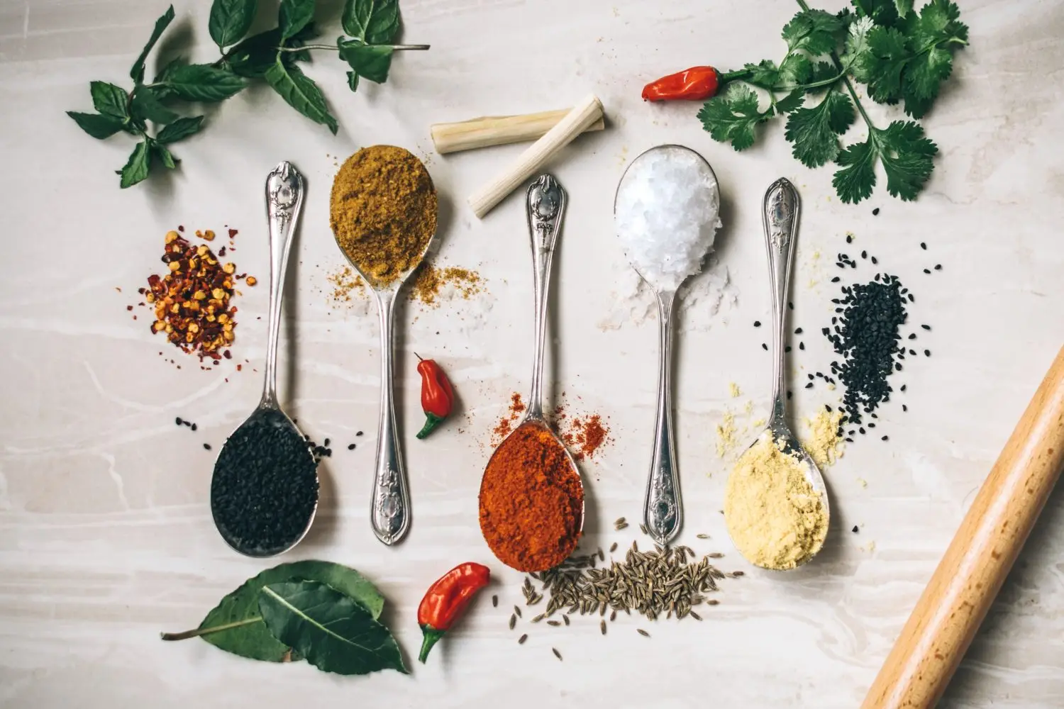 Come prevenire il ritorno delle formiche in cucina usando solo spezie naturali comuni Come prevenire il ritorno delle formiche in cucina usando solo spezie naturali comuni